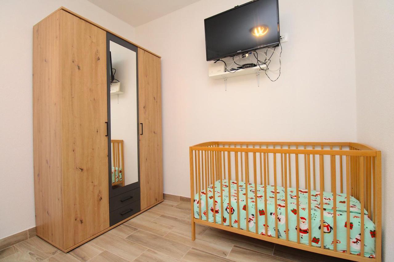 Apartman Goga With Pool And Jacuzzi Labin  Esterno foto